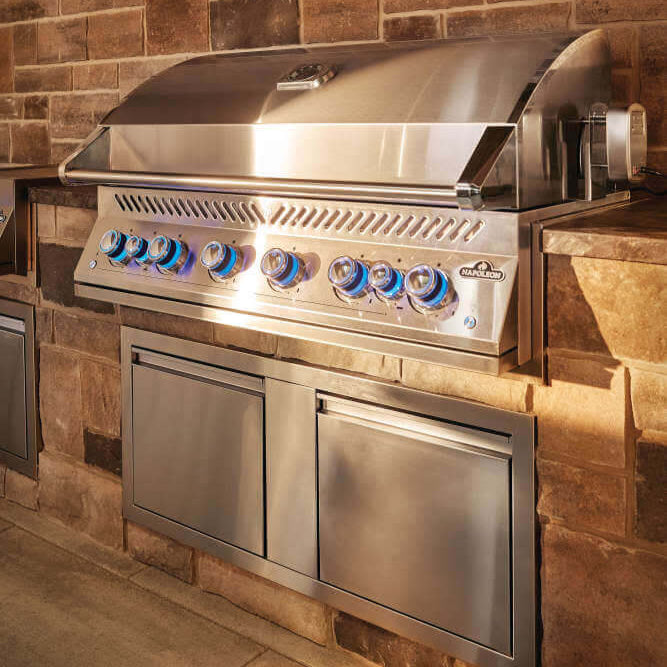Napoleon Built-In 700 Series 44-inch Gas Grill with Rear Infrared Burner (NG/LPG)