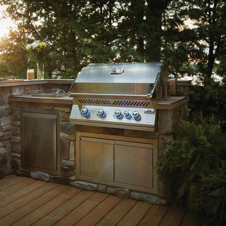 Napoleon Built-In 700 Series 32-inch Gas Grill with Rear Infrared Burner (NG/LPG)