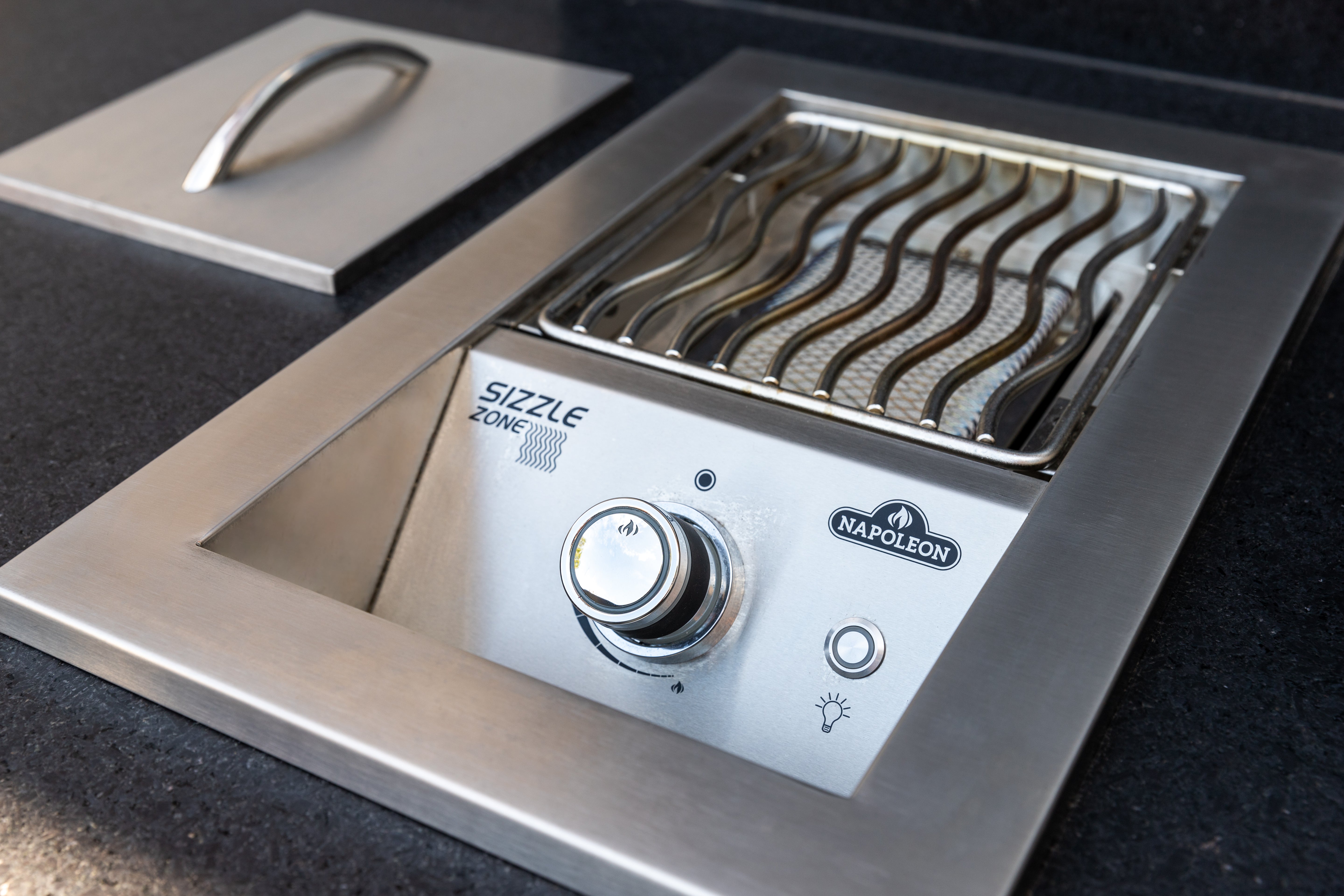 Napoleon Built-in 700 Series Single Infrared Burner with Stainless Steel Cover (NG/LPG)
