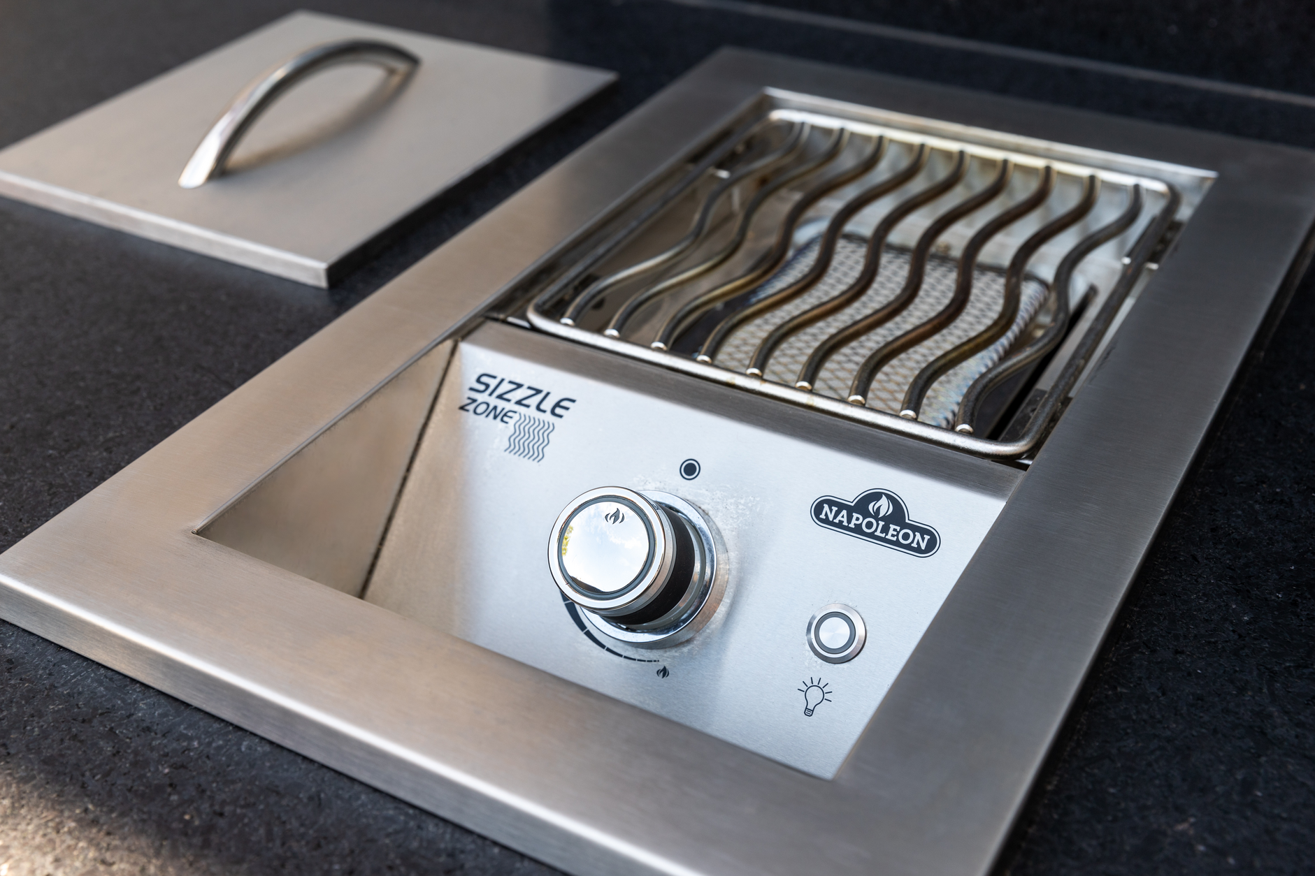 Napoleon Built-in 700 Series Single Range Top Burner with Stainless Steel Cover (NG)